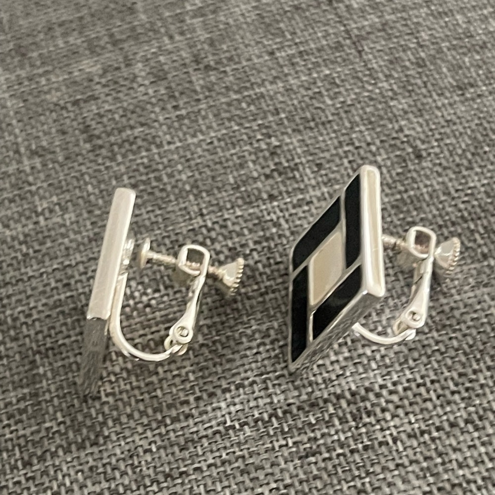 Vintage Napier Mother of Pearl Enamel 50” Silver-Tone Screw Back Earrings - Picture 5 of 5